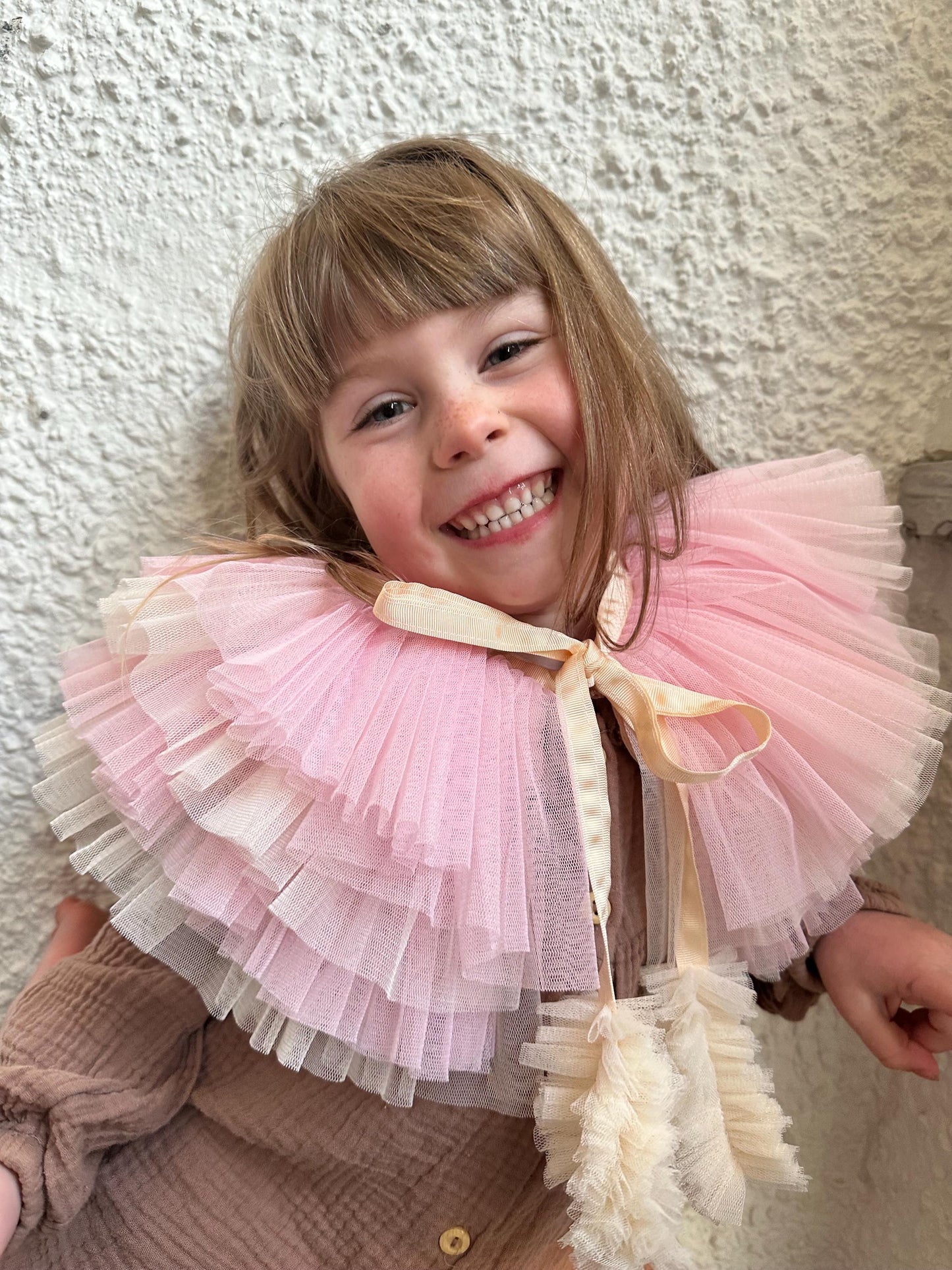 Pink/cream ruffle collar