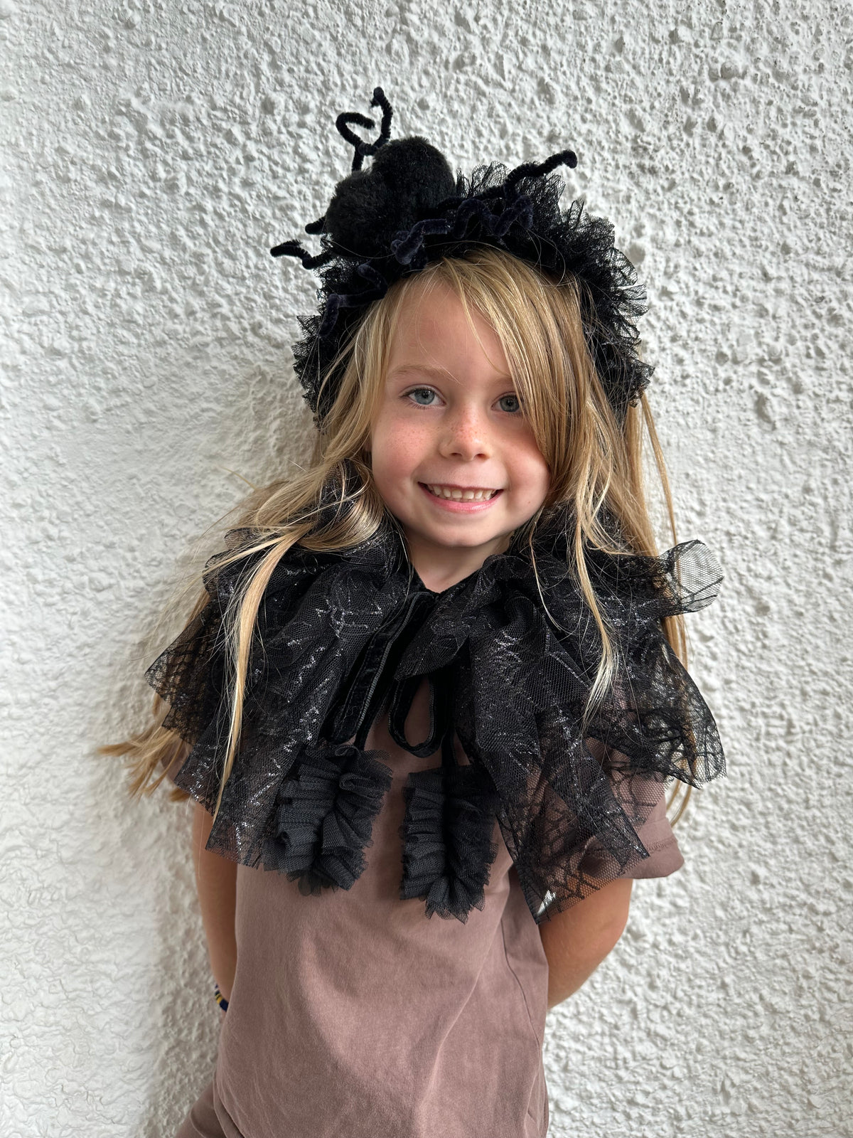 Spider ruffle collar/headband set