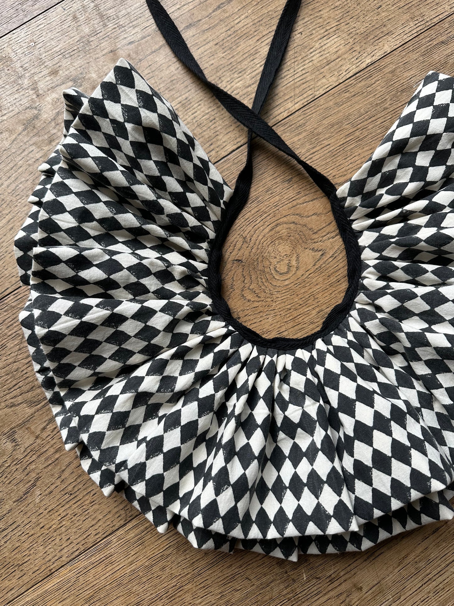 Black/cream harlequin pierrot clown ruffle collar/hat set