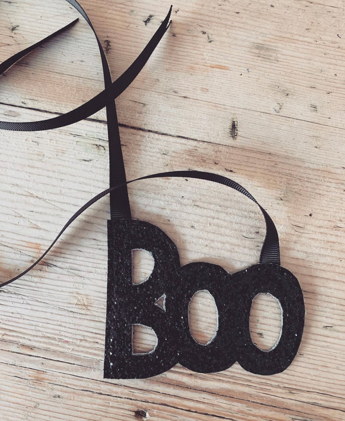 Black glitter boo necklace