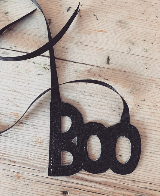 Black glitter boo necklace