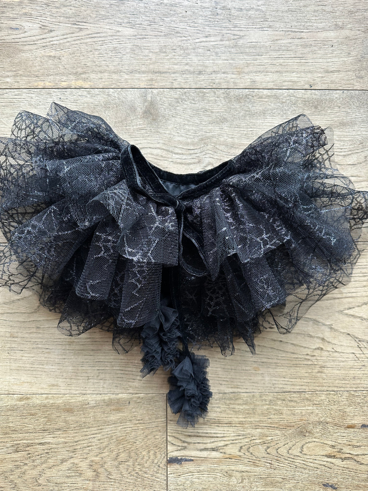 Spider ruffle collar/headband set