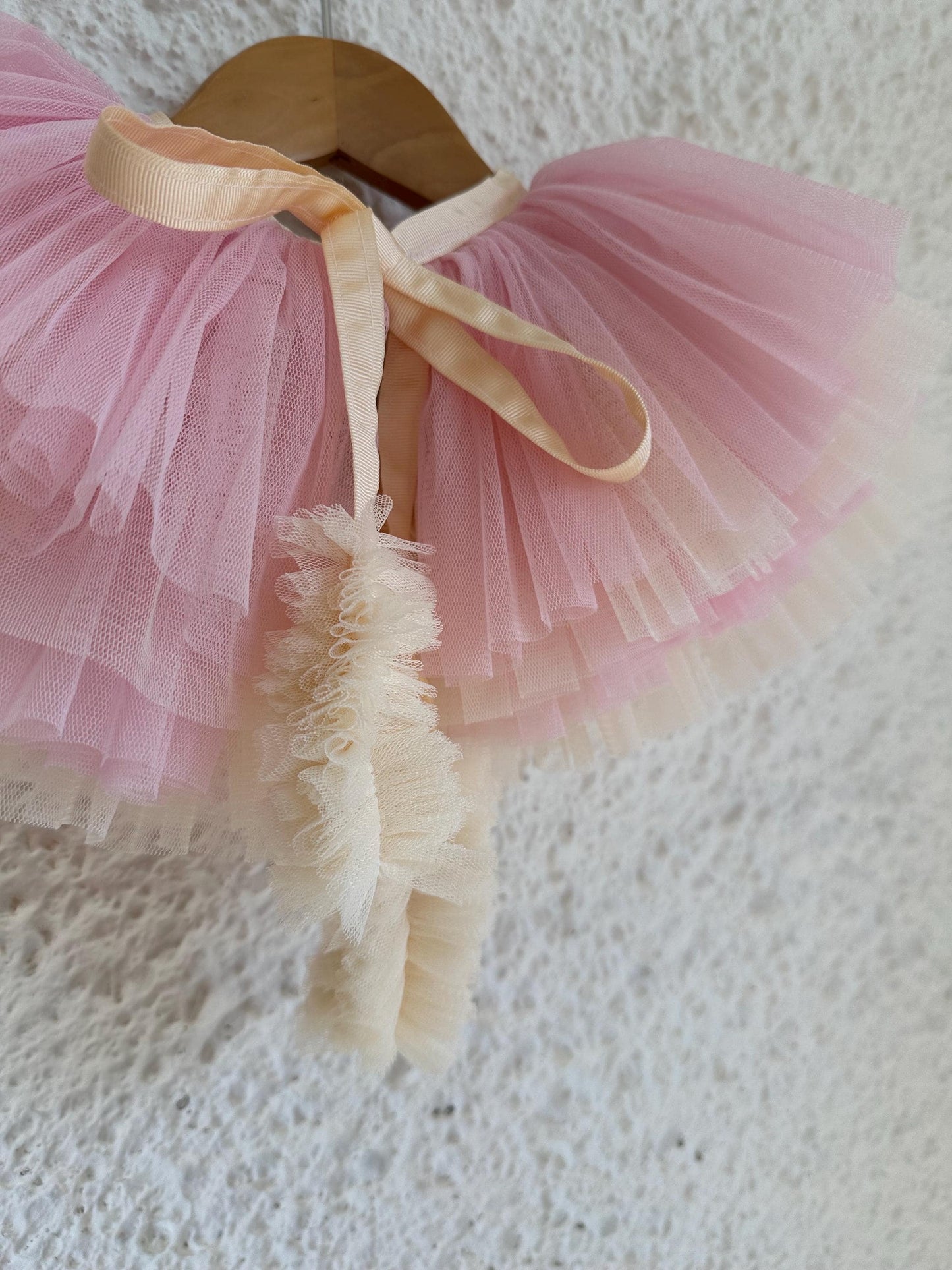 Pink/cream ruffle collar