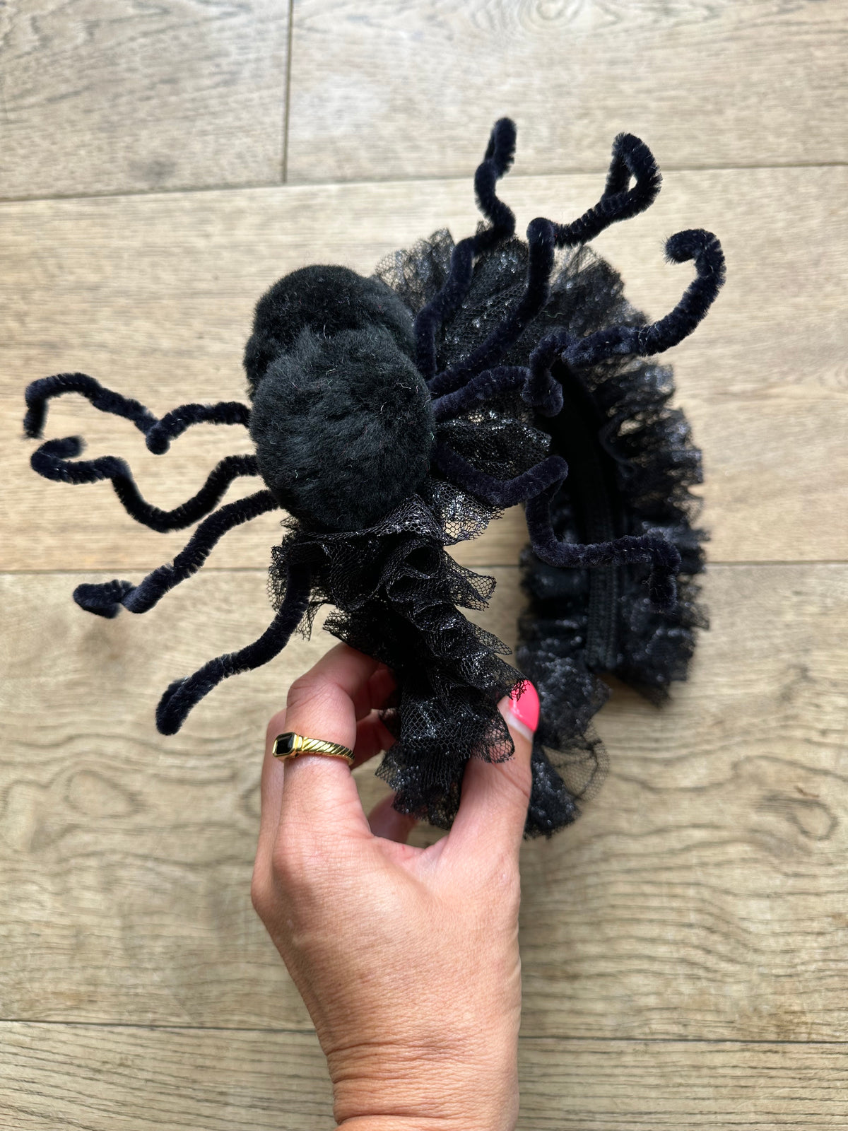 Spider ruffle collar/headband set