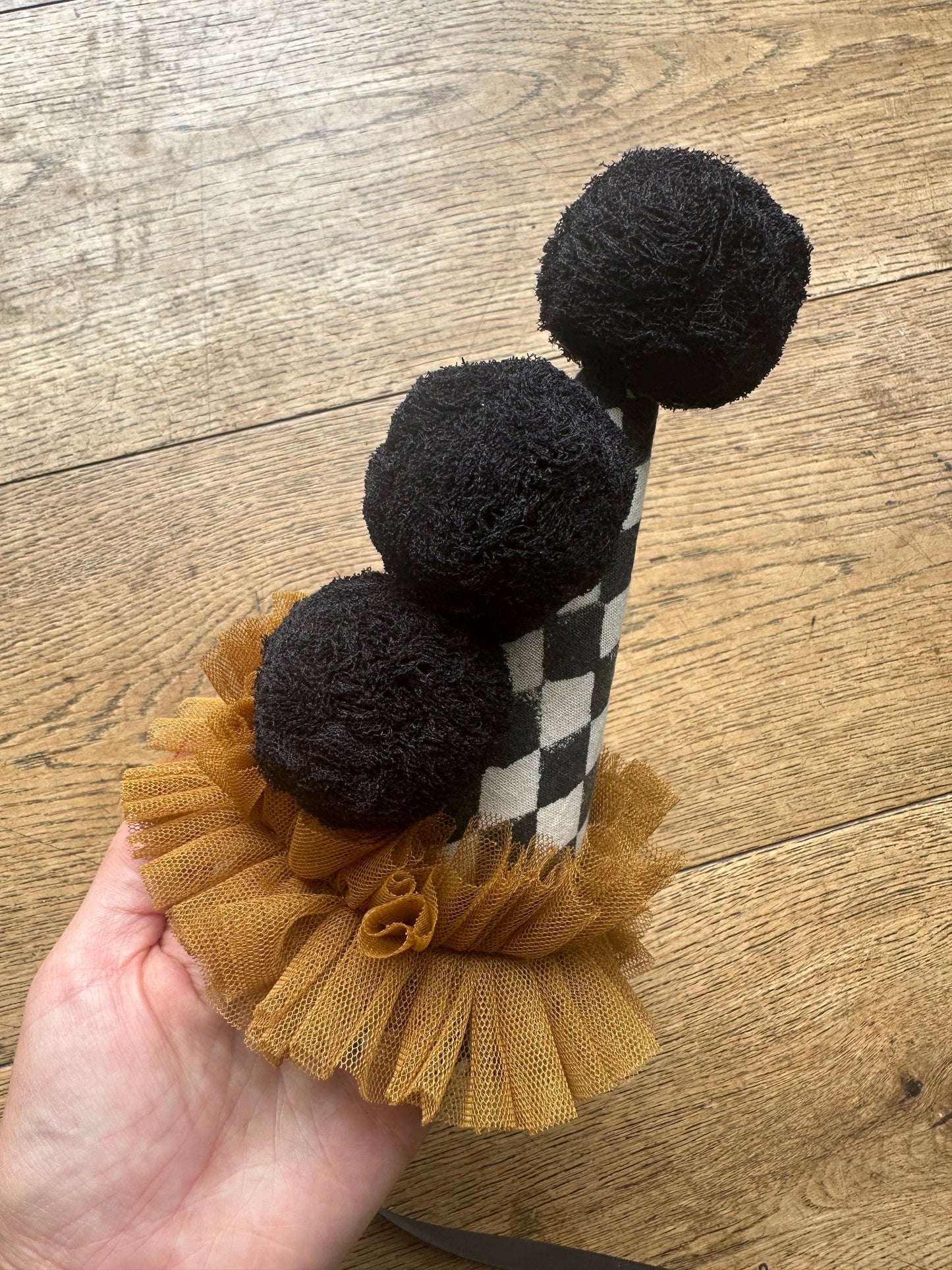 Black/cream harlequin pierrot clown ruffle collar/hat set