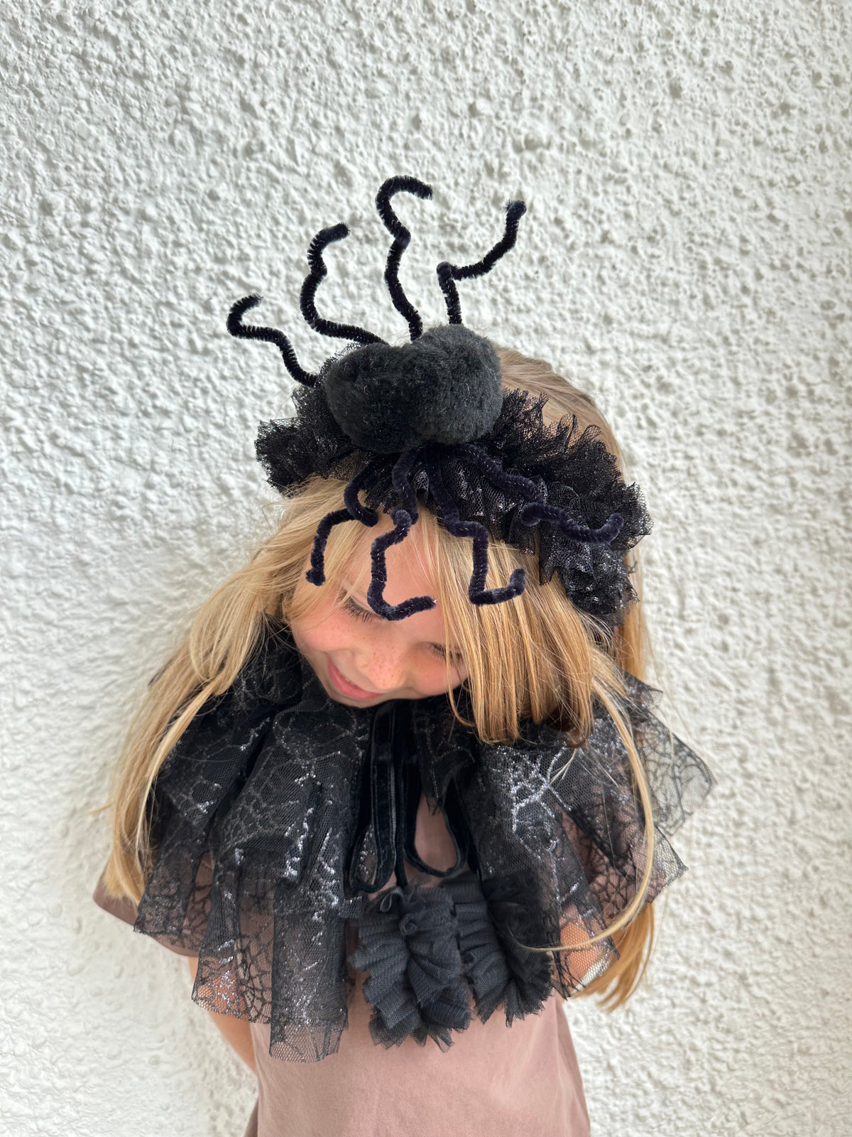 Spider ruffle collar/headband set
