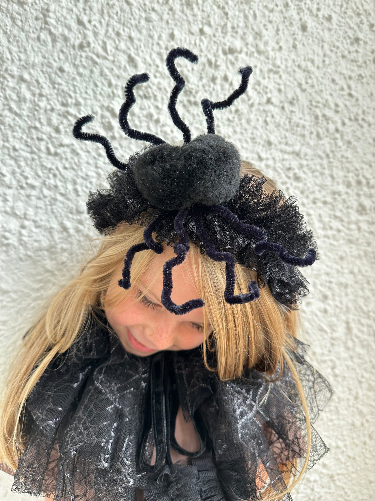 Spider ruffle collar/headband set