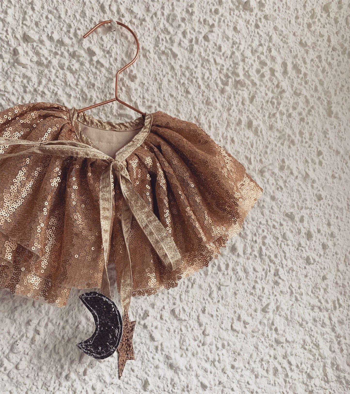 Gold sequin oversized collar