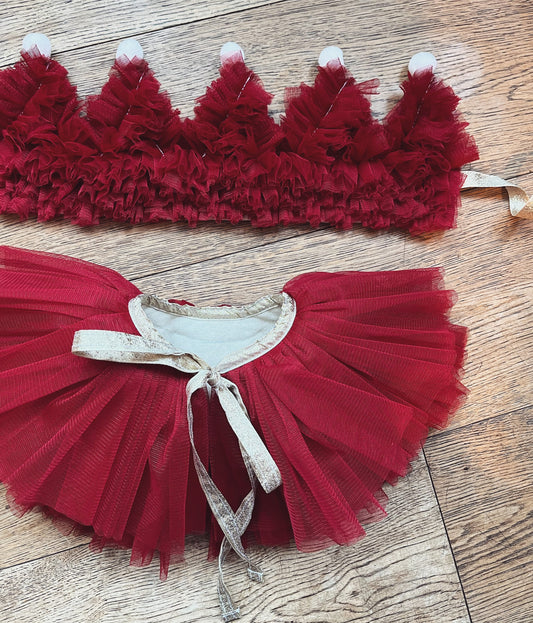 red ruffle collar/crown set
