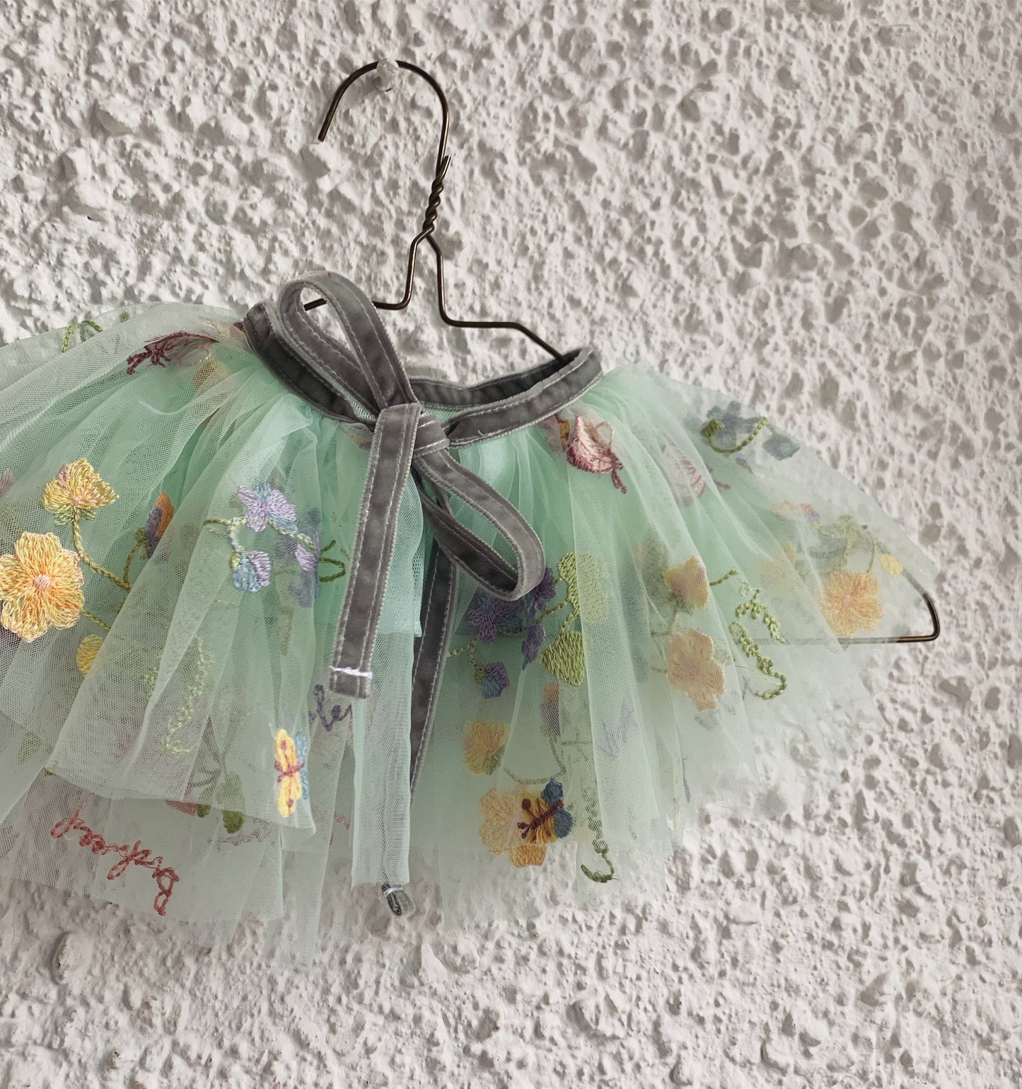 Embroidered floral collar in green