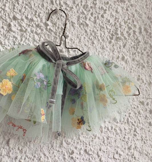 Embroidered floral collar in green
